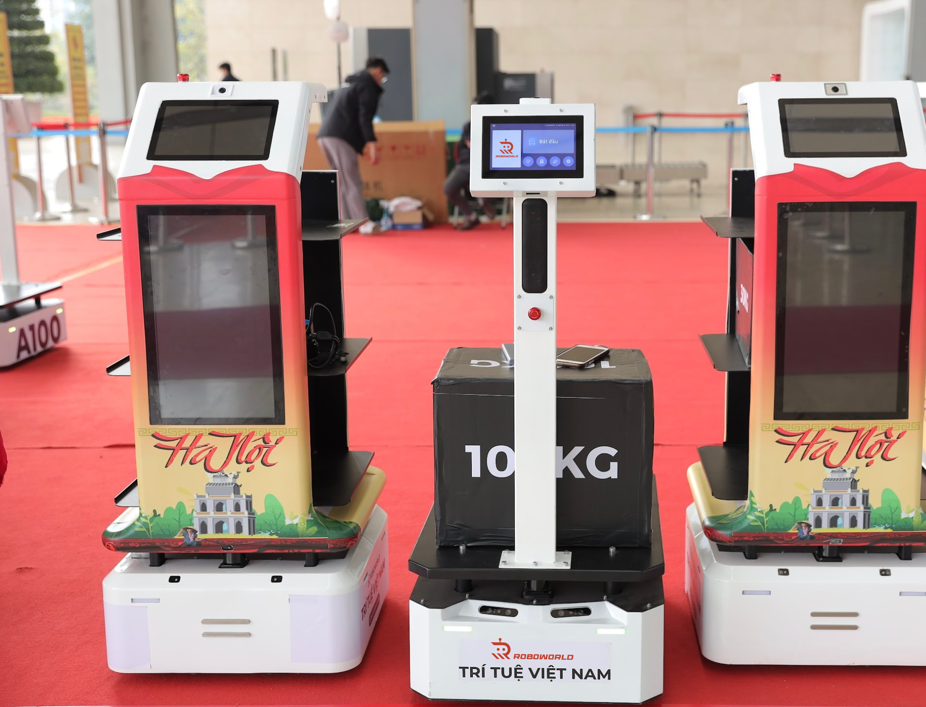 Robot Bubu Smart và A100 từ Việt Nam