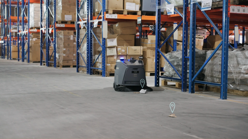Robot Gausium Beetle vận hành linh hoạt tại các khu vực lưu trữ hàng hóa, giữ mặt sàn luôn sạch sẽ và thông thoáng