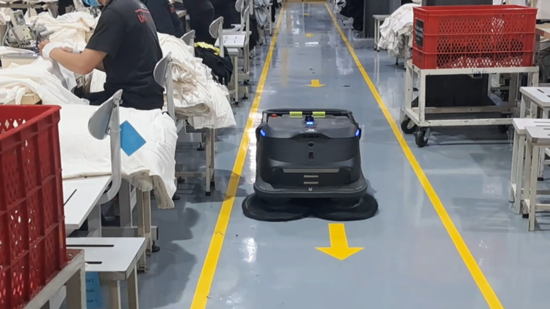 Robot vệ sinh AI Pudu MT1 vận hành mạnh mẽ tại nhà xưởng quy mô lớn, làm sạch hiệu quả và tối ưu quy trình vận hành doanh nghiệp