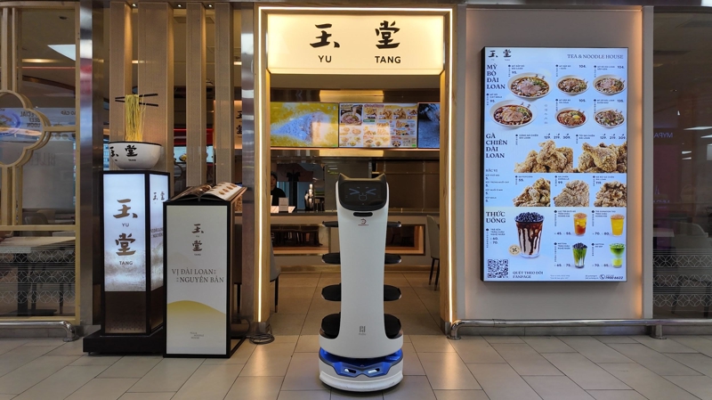 Pudu BellaBot phục vụ tại cửa hàng Yu Tang