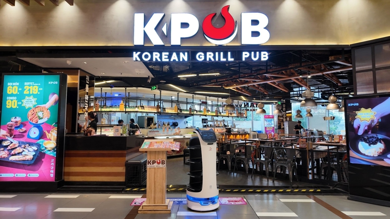 Pudu BellaBot phục vụ tại nhà hàng KPUB 