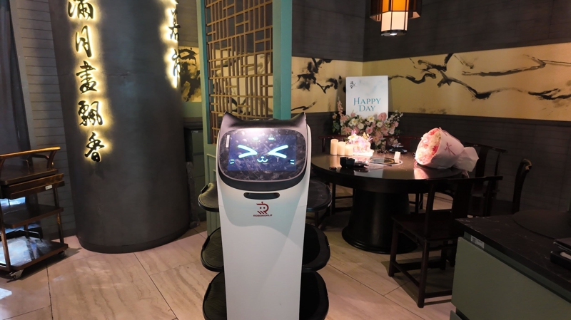Pudu BellaBot phục vụ tại nhà hàng Man Tang Guo 