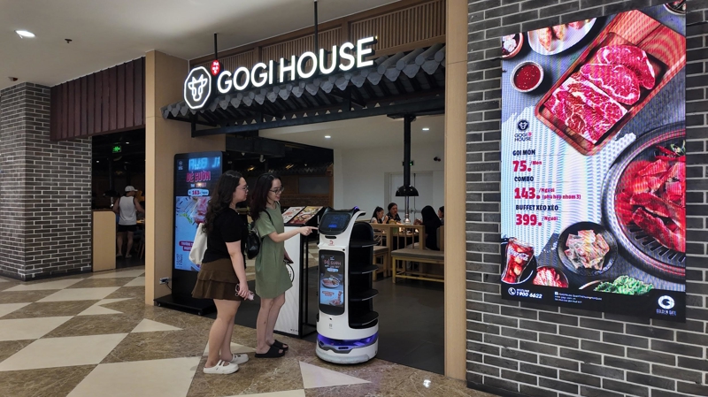 BellaBot Pro phục vụ tại nhà hàng Gogi House 