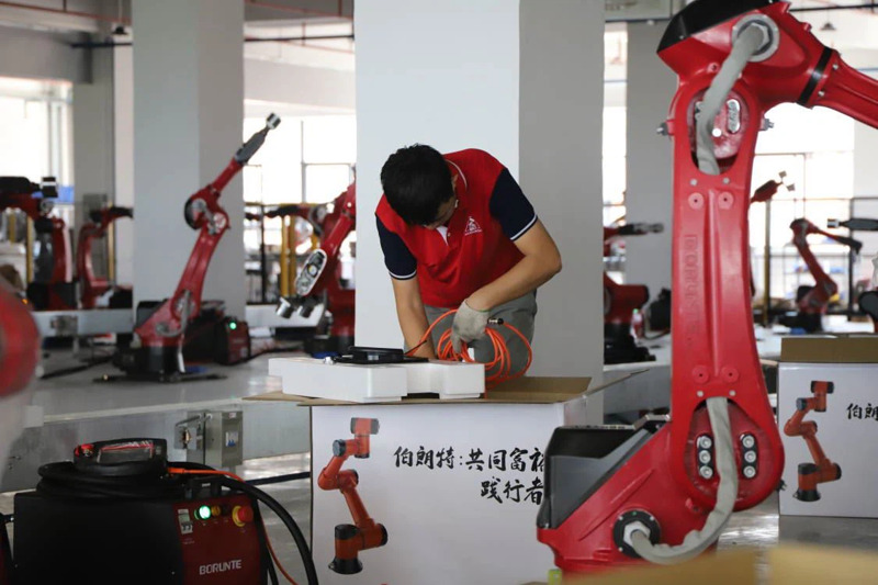 Borunte Việt Nam cung cấp robot đa trục phục vụ tự động hóa dây chuyền sản xuất công nghiệp