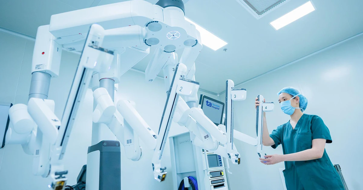 Từ phòng mổ đến khu phục hồi chức năng, robot đang hỗ trợ đội ngũ y bác sĩ nâng cao độ chính xác điều trị và giảm áp lực nhân lực