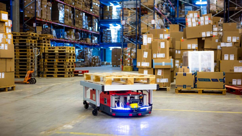 Robot AGV được ứng dụng nhiều trong kho thương mại điện tử, nhà máy ô tô và dây chuyền điện tử.