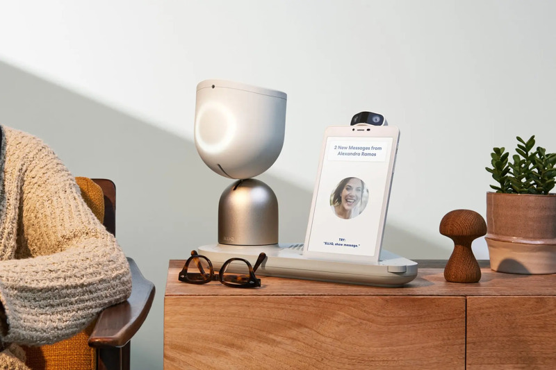 Robot ElliQ trò chuyện và theo dõi hoạt động hằng ngày của người cao tuổi