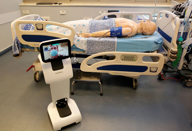 Robot Temi hỗ trợ kết nối bệnh nhân và bác sĩ tư vấn từ xa