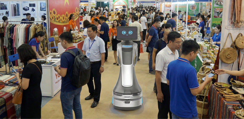 GreetingBot Nova di chuyển và tương tác liên tục giúp gian hàng nổi bật hơn so với hình thức trưng bày truyền thống