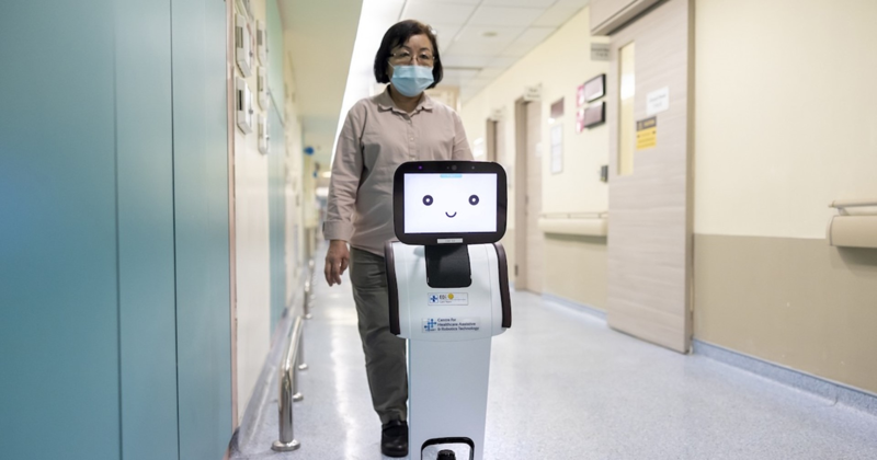 Robot hướng dẫn bệnh nhân, giúp giảm tải cho nhân viên y tế
