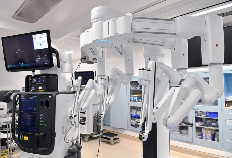 Robot phẫu thuật Da Vinci 5 hỗ trợ thao tác xâm lấn tối thiểu với độ chính xác tối đa