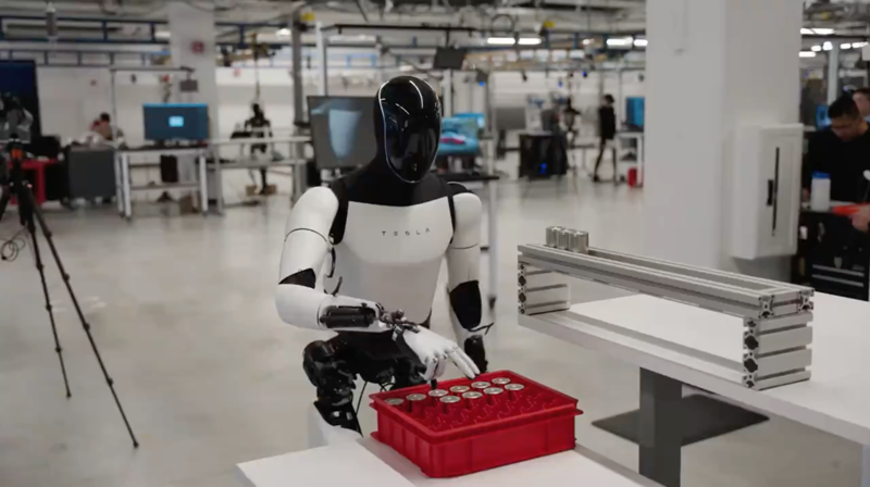 Optimus Gen 3 - Robot đa nhiệm hỗ trợ vận chuyển, dịch vụ khách hàng và công việc nhà máy