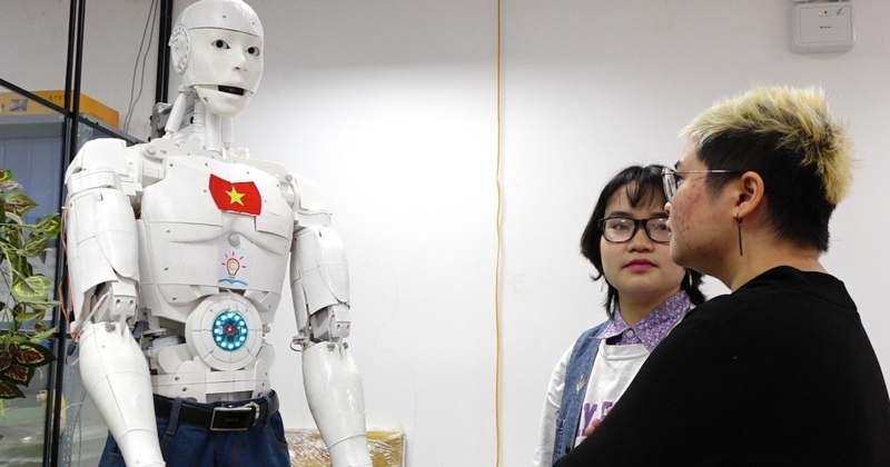 Robot Trí Nhân có khả năng giải đáp câu hỏi của học sinh, sinh viên ở nhiều lĩnh vực khác nhau 