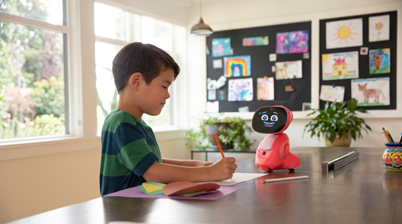 Robot Miko là người bạn AI thông minh giúp trẻ học tập và giải trí với nội dung cá nhân hóa theo độ tuổi
