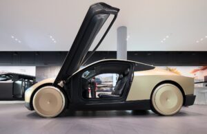 Mẫu Cybercab chuyên dụng cho dịch vụ Robotaxi của Tesla nhìn từ bên hông