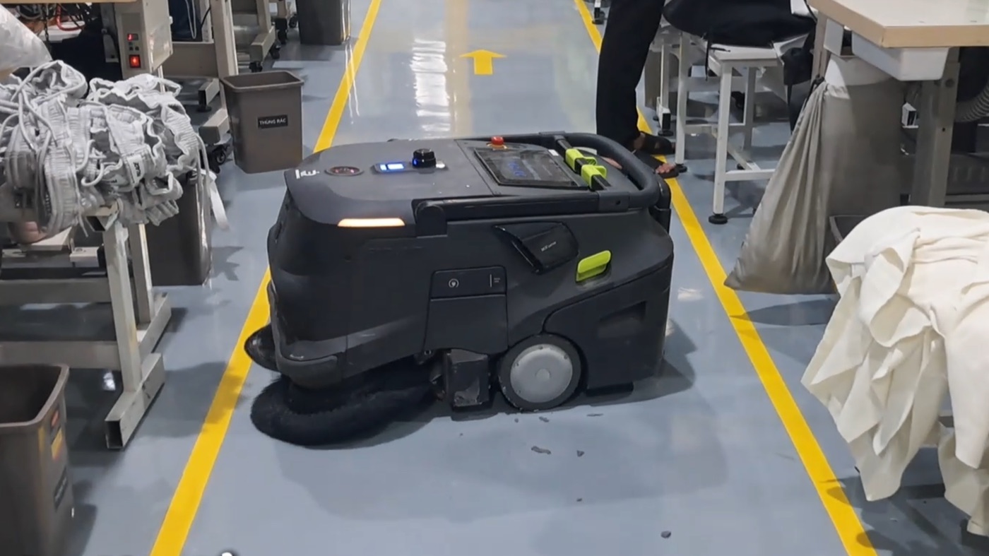 Robot vệ sinh công nghiệp PUDU MT1 do Roboworld phân phối và triển khai