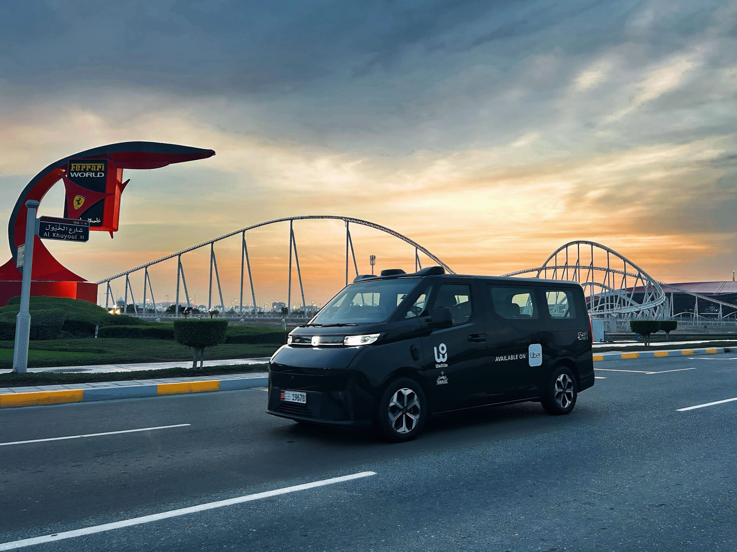 Robotaxi khai thác thương mại trên đường phố đô thị