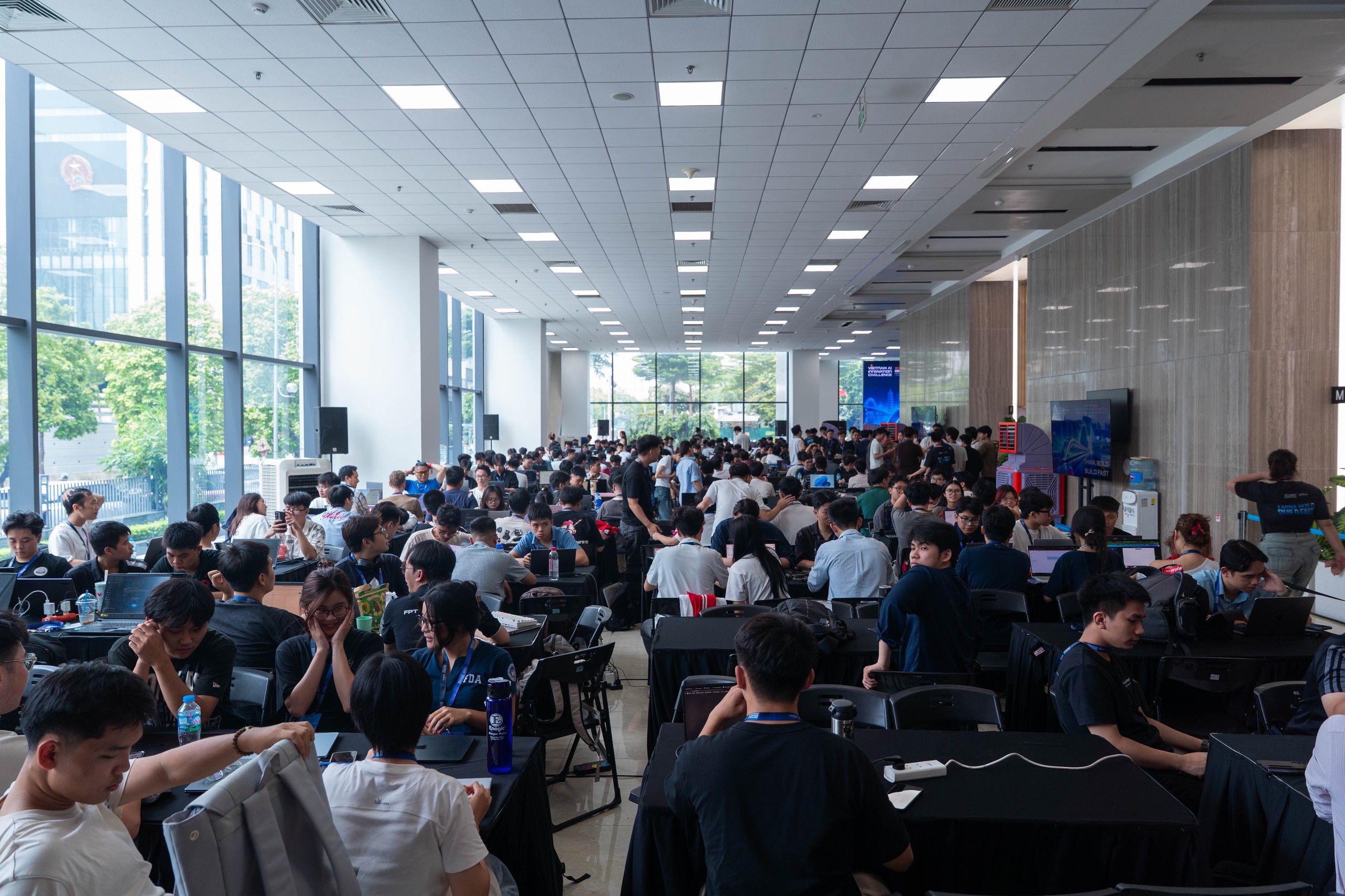 Hàng nghìn lập trình viên tham gia hackathon AI trong khuôn khổ VAIC 2026