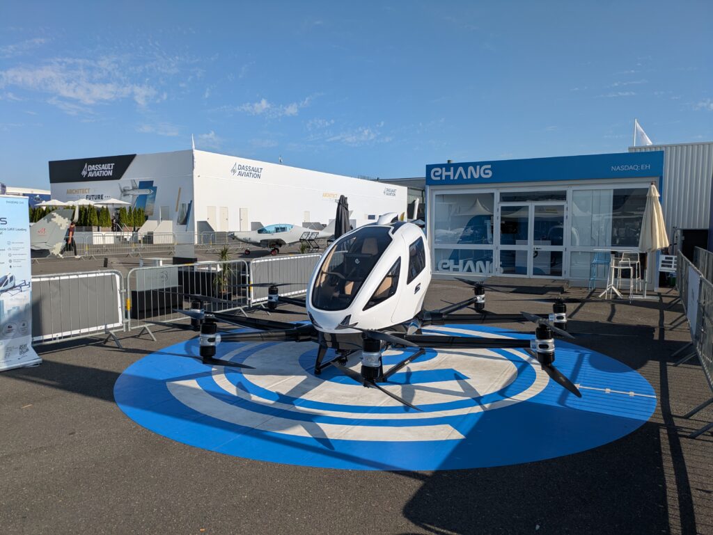 Máy bay điện cất hạ cánh thẳng đứng eVTOL dùng cho dịch vụ taxi bay