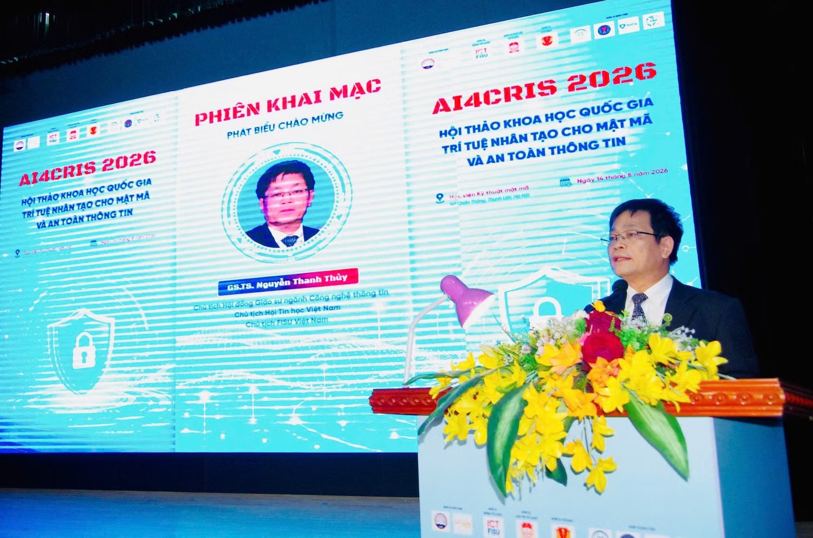 GS.TS Nguyen Thanh Thuy phat bieu tai phien khai mac hoi thao khoa hoc quoc gia ve tri tue nhan tao
