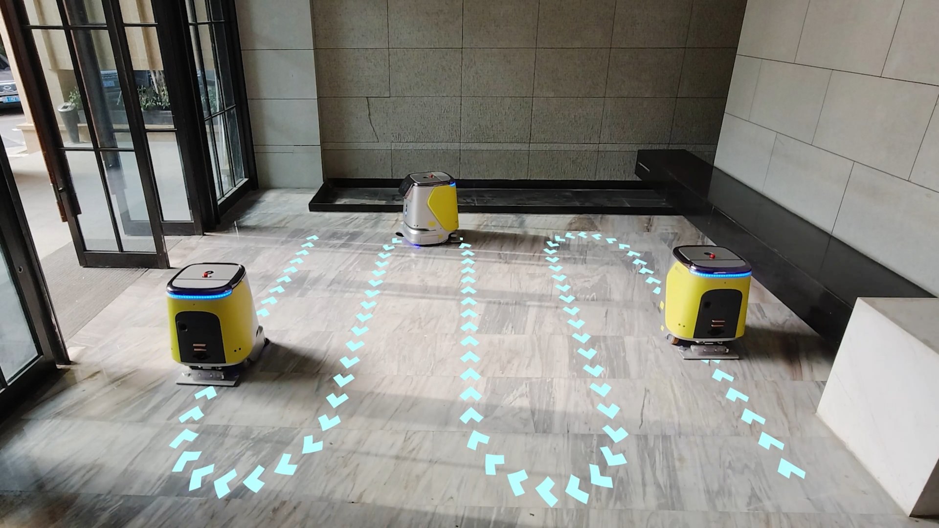 Cận cảnh cụm chổi chà sàn của robot CC1 khi làm việc