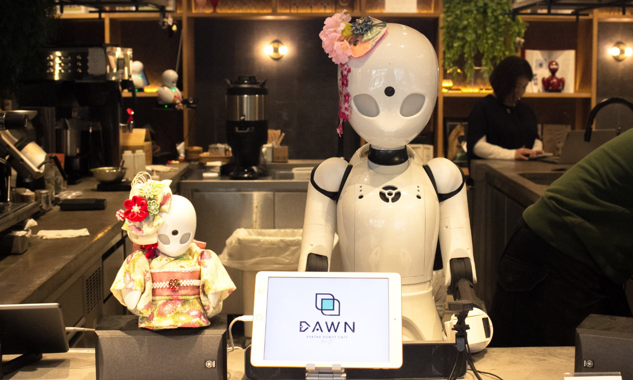 robot phục vụ điều khiển từ xa nhận gọi món tại quầy