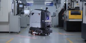 Robot vệ sinh nhà xưởng làm việc trong khu vực máy gia công cơ khí