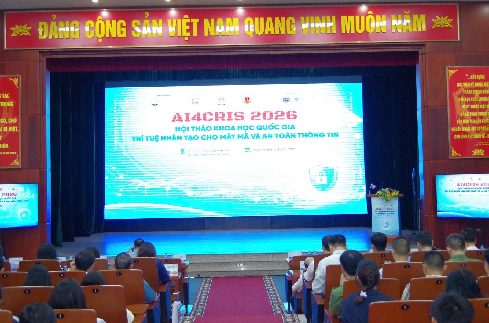 Toan canh hoi thao khoa hoc quoc gia noi cong bo muc tieu 10 trieu nguoi co ky nang AI co ban vao nam 2030