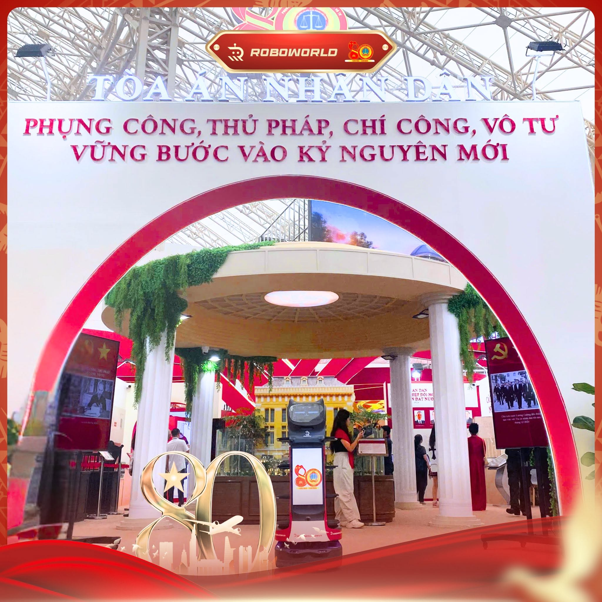KettyBot Pro xuất hiện trong không gian trưng bày trang trọng, hiện đại của Tòa án nhân dân tại Triển lãm A80