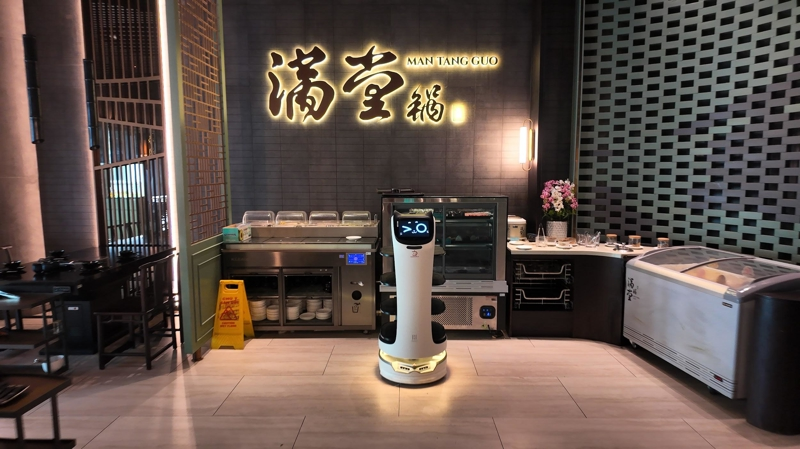 Pudu BellaBot phục vụ nhà hàng Man Tang Guo