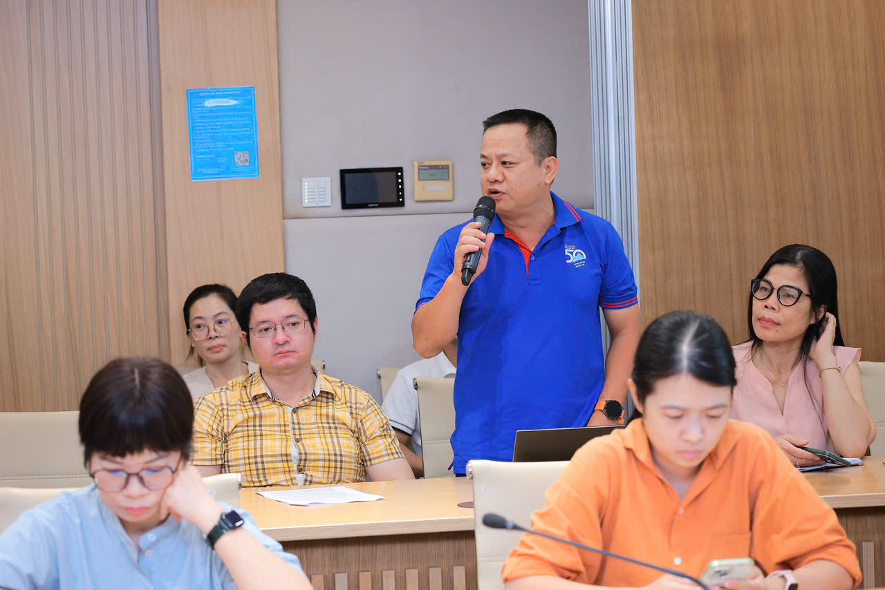 Phóng viên đặt câu hỏi về lộ trình triển khai trí tuệ nhân tạo quốc gia