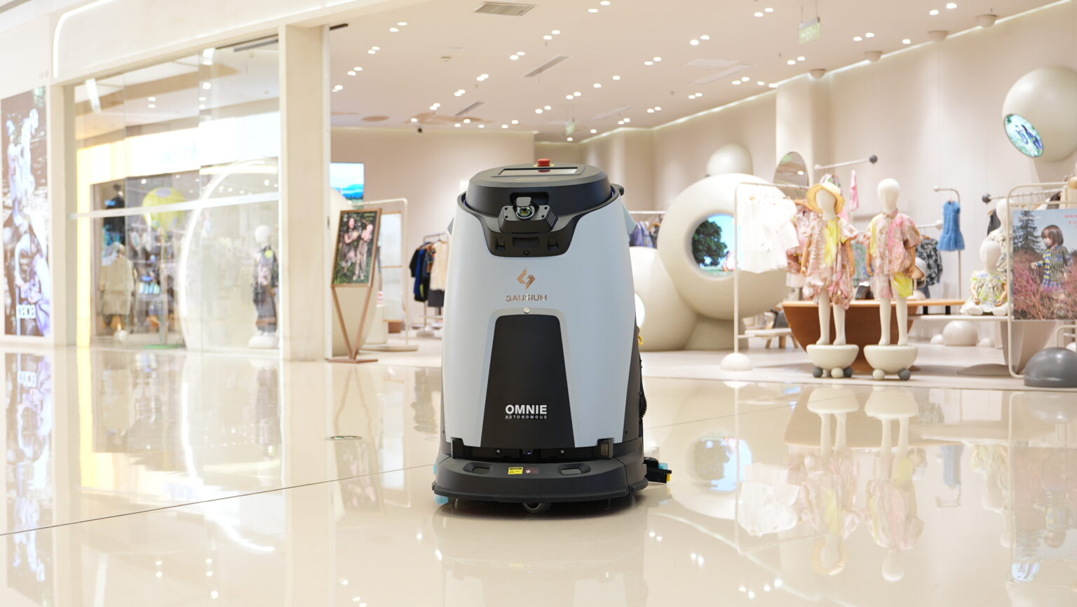 Robot lau sàn công nghiệp Gausium Omnie
