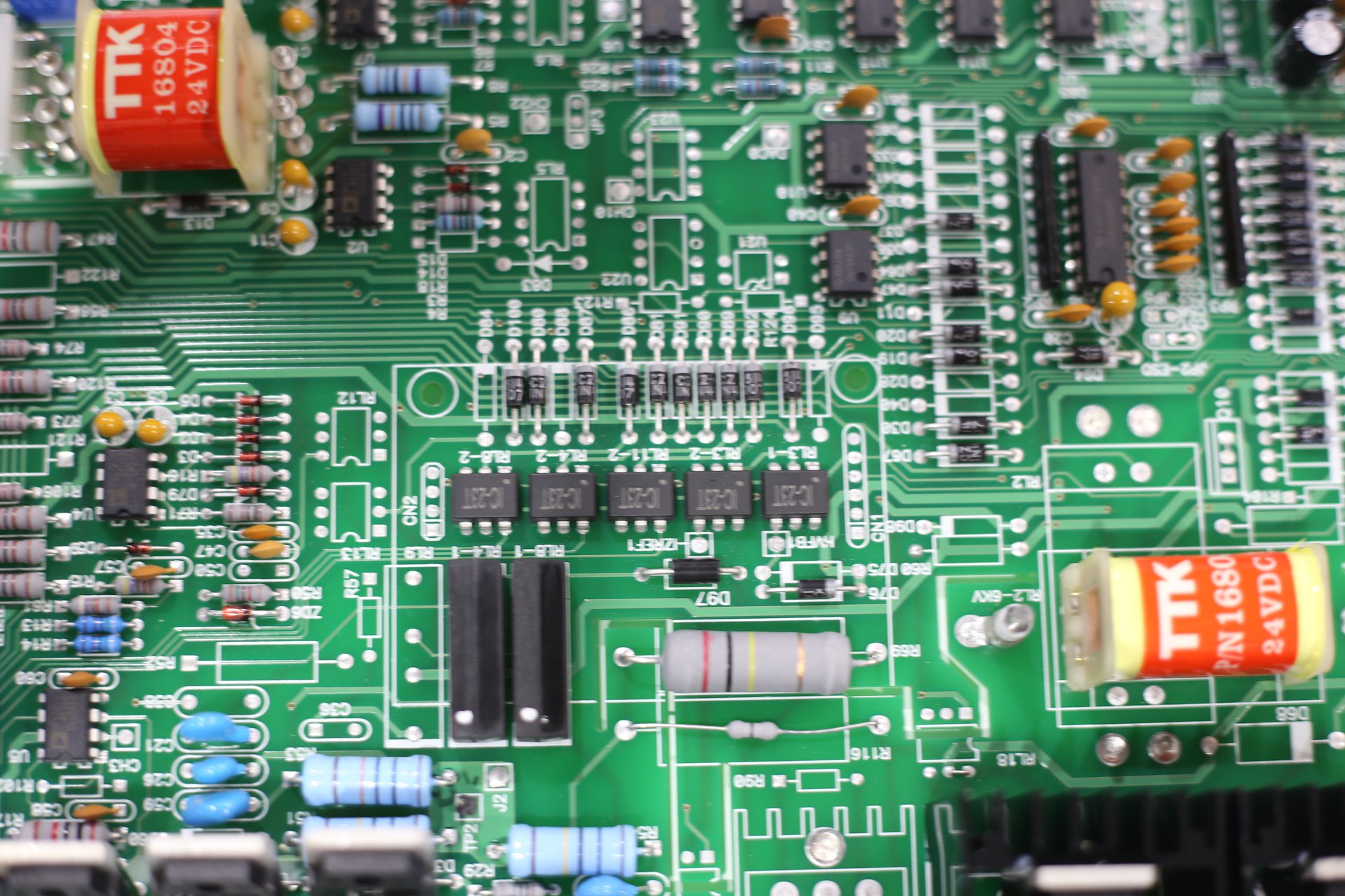 Bảng mạch điện tử trưng bày tại gian hàng Gracebillion ở TAITRONICS 2026