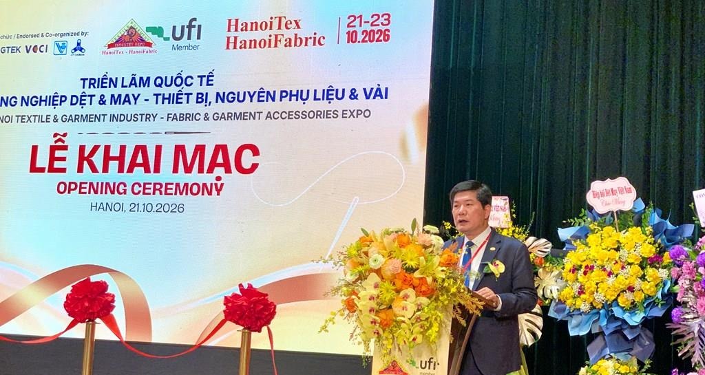Ông Cao Hữu Hiếu, Tổng Giám đốc Vinatex phát biểu về tự động hóa và robot ngành dệt may tại lễ khai mạc