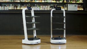 Hai robot phục vụ nhà hàng PuduBot 2 sẵn sàng vận hành sau khi Roboworld triển khai