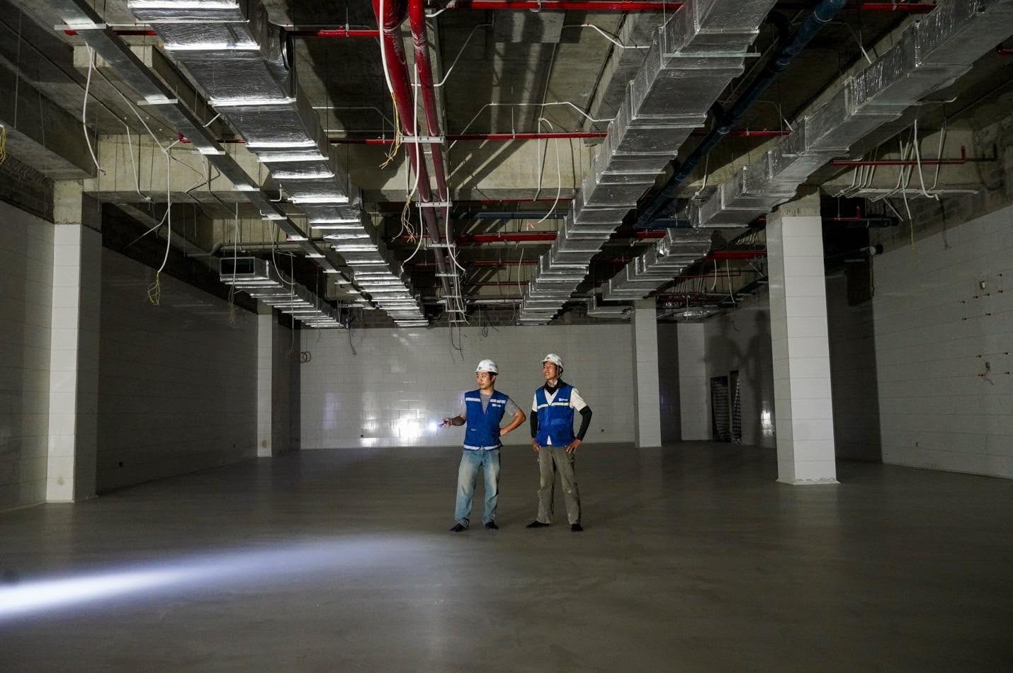 Kho khô tầng 1 nhà máy suất ăn Phú Quốc chờ lắp thiết bị lưu trữ