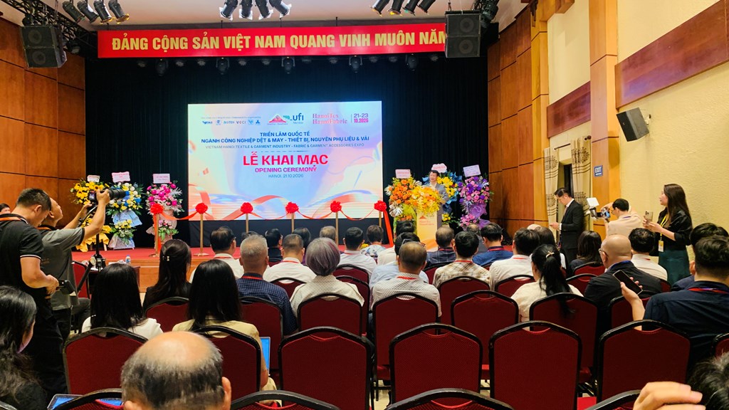 Toàn cảnh lễ khai mạc triển lãm HanoiTex - HanoiFabric 2026 tại Trung tâm Triển lãm quốc tế I.C.E Hà Nội