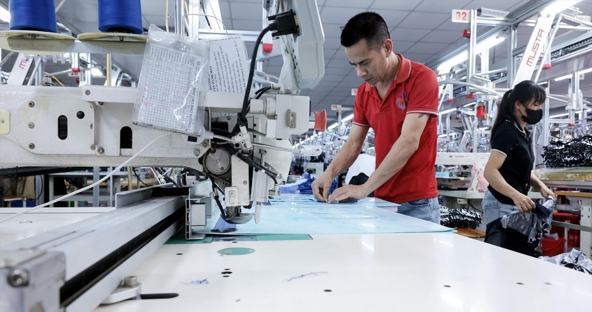 Máy may tự động chạy đường may theo khuôn dưỡng