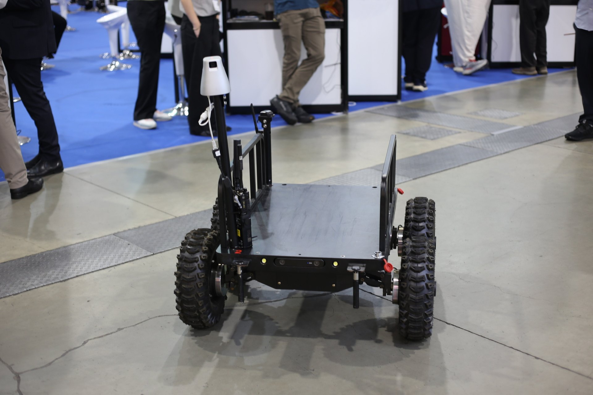 Nền tảng robot di động bánh lớn trưng bày tại TAITRONICS 2026