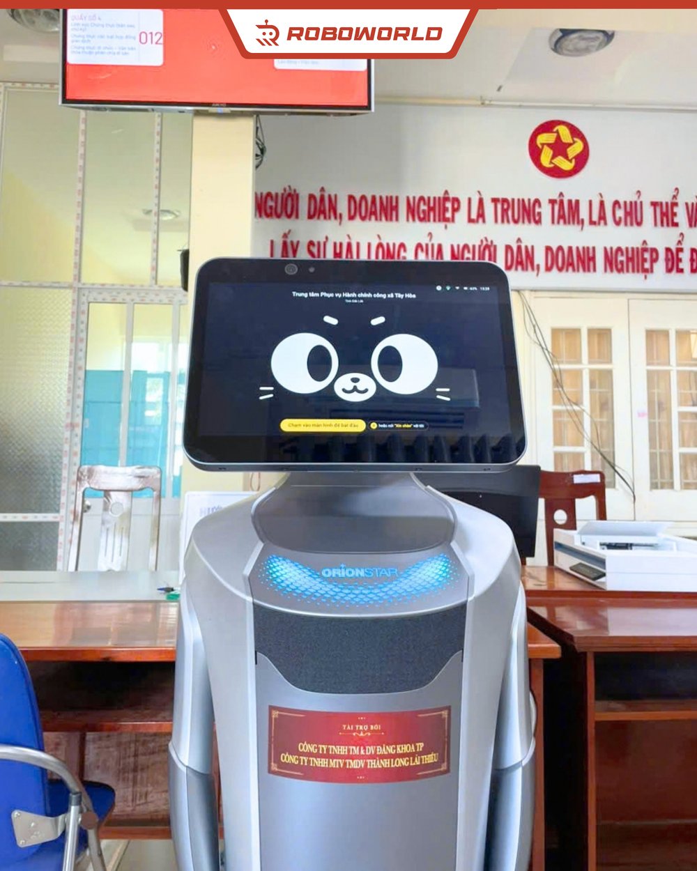 Robot lễ tân Nova GreetingBot tại bộ phận một cửa cơ quan hành chính