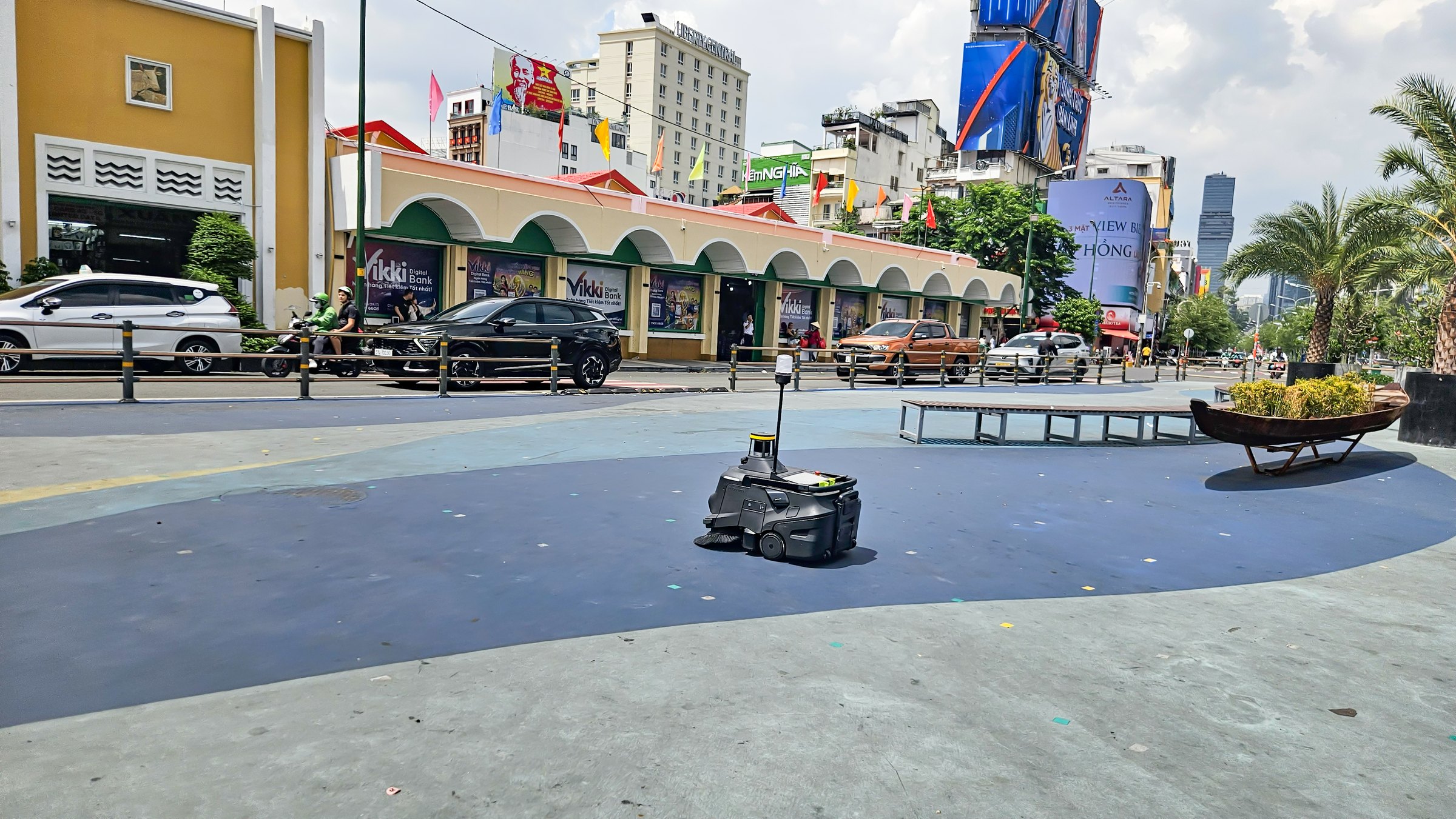 Robot MT1 quét dọn sân bãi ngoài trời rộng cho nhà máy, khu công nghiệp
