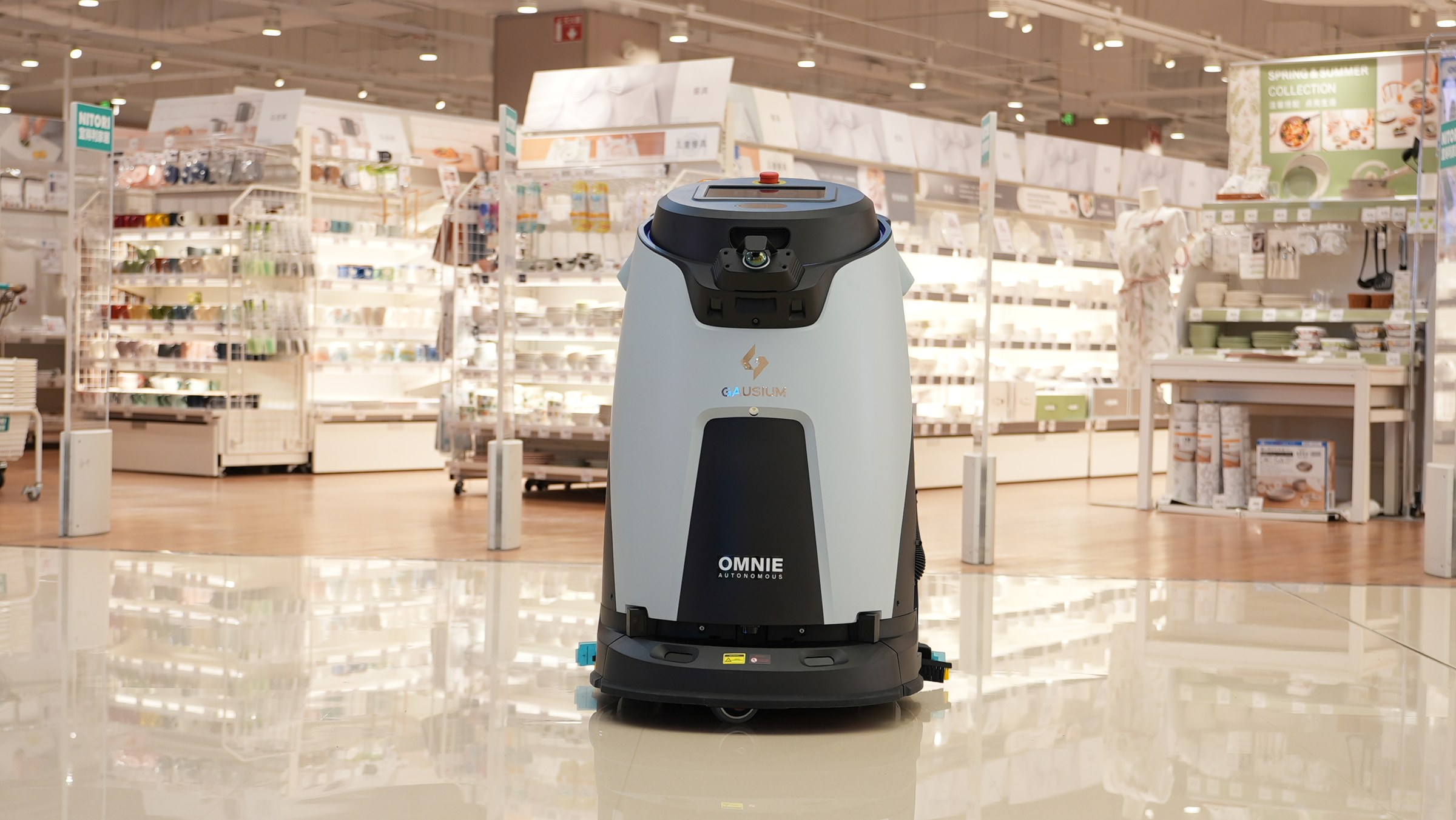 Robot Omnie làm sạch lối đi trước khu dịch vụ đông người