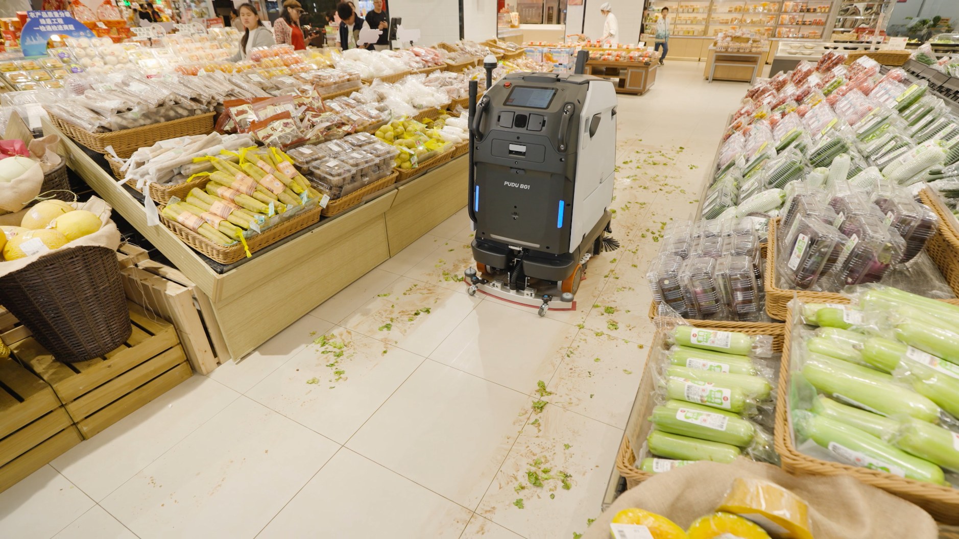 Robot vệ sinh công nghiệp PUDU BG1 chà sàn lối đi rộng trong không gian công cộng